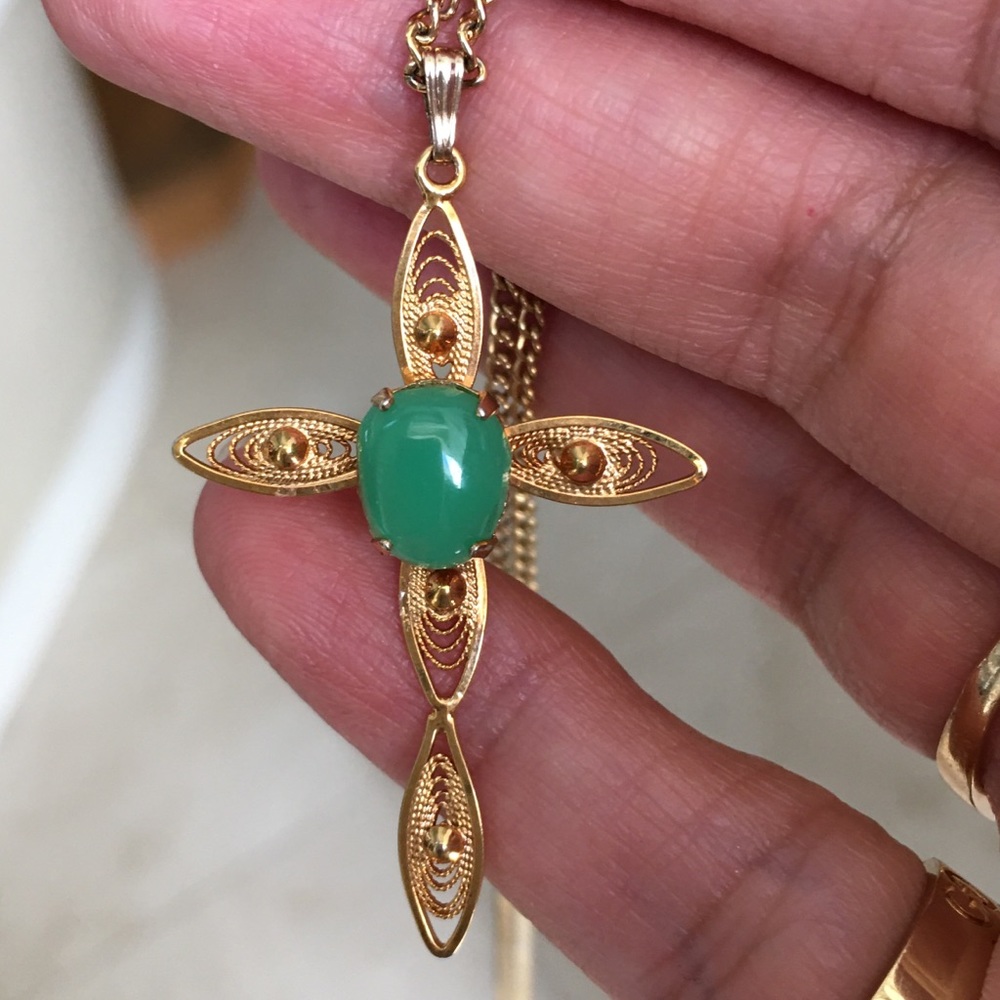 Natural chrysoprase 12K gold filled filigree cross pendant - Picture 7 of 12